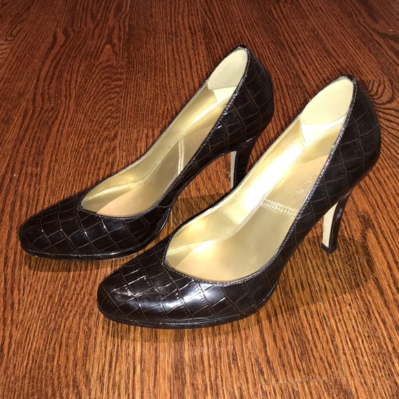 Tahari Shoes - Tahari Lolly Brown Crocodile Patent Leather Heels